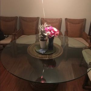 Tommy Bahama for 6, Round glass table, wicker base